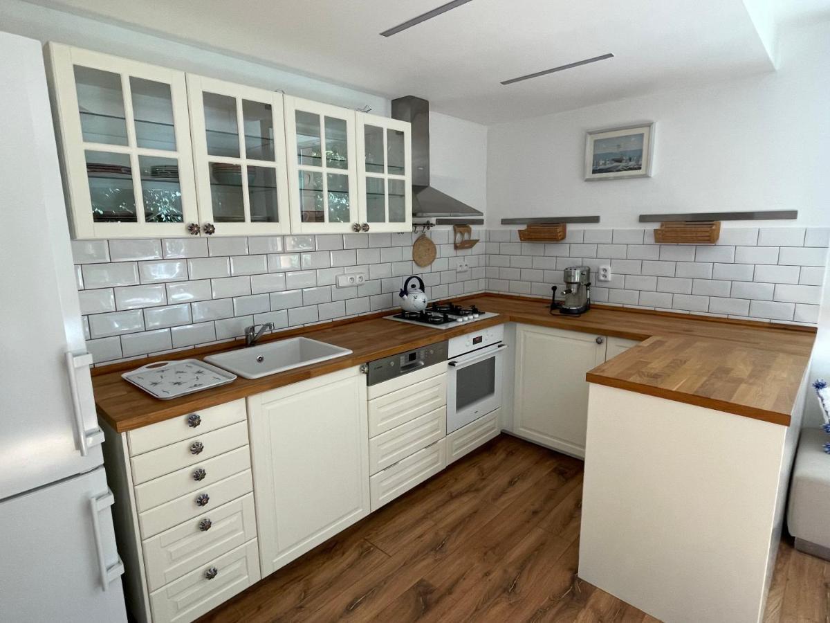 70M2 Romantic Living In The Old Town With Garden Bratislava Exteriör bild
