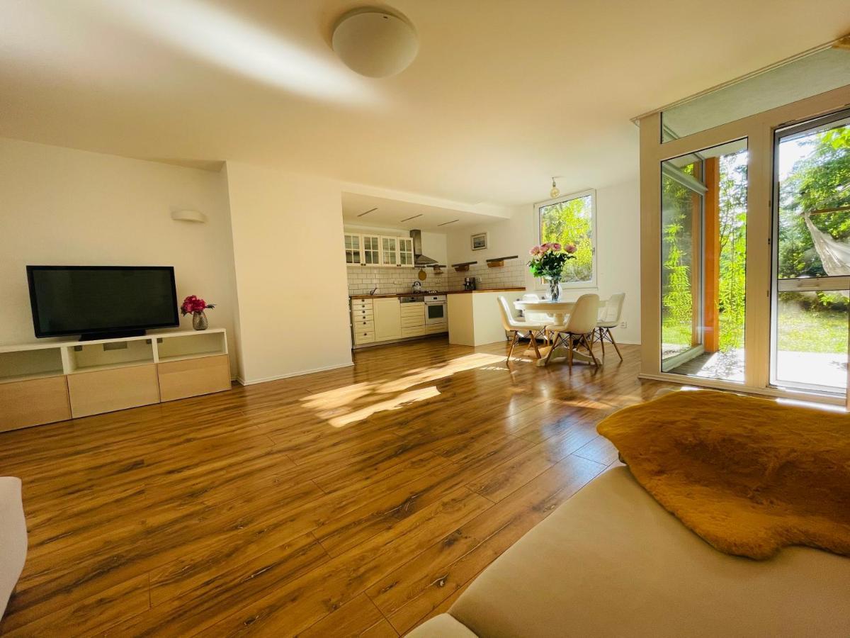 70M2 Romantic Living In The Old Town With Garden Bratislava Exteriör bild